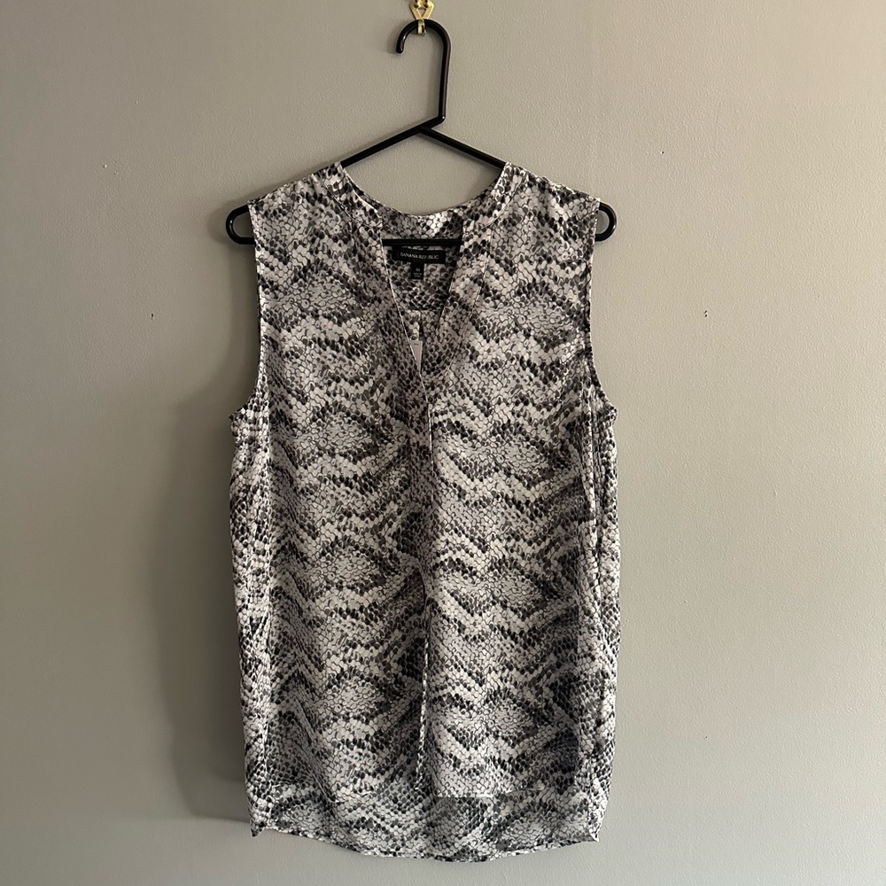 NWT Banana Republic Semi Sheer Snakeskin Print V-Neck Sleeveless Blouse